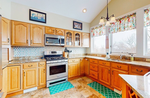 Spacious home close to wine trail with deck, lake view & home office