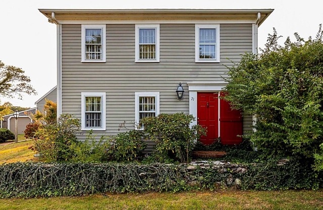 *Spacious Home * Heated Pool ~ Near Bay Beaches *