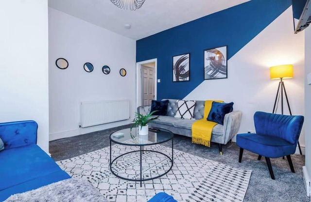 Spacious Home, Ideal for Business Stays, Sleeps 9!