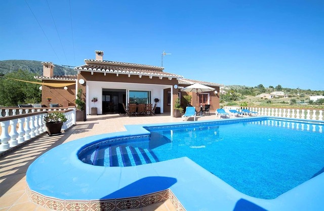 Belvilla von OYO El Chalet de Lucםa