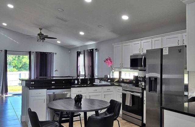 Spacious Home, Near UCF, Sleeps 6