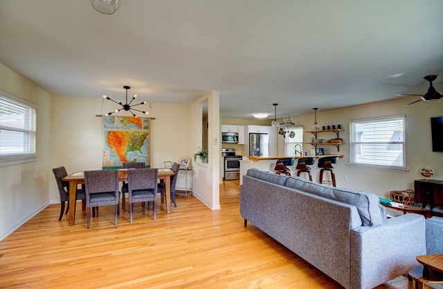 Spacious Home Near Downtown – Perfect for Groups