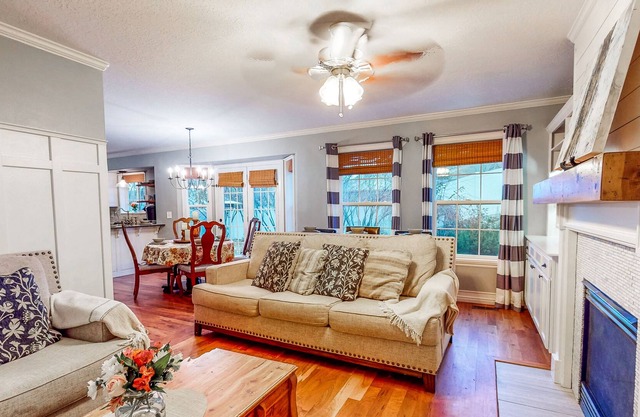 Spacious Home near Adventures - Home Office, Full Kitchen, Dog-Friendly