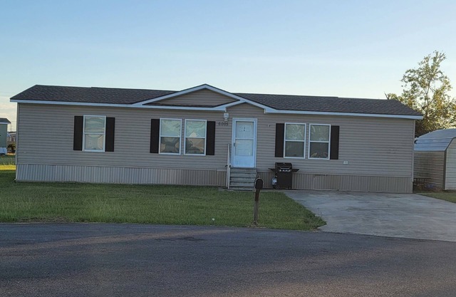 Spacious home in quiet country community