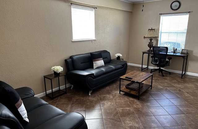 Spacious home/outdoor area minutes from Amazon Center, LSU, SU, downtown & mall