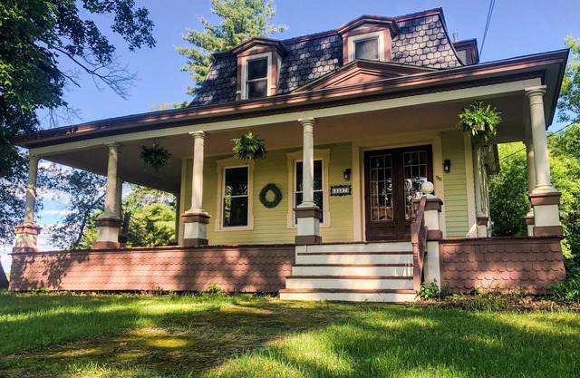 Spacious home, perfect location close to universities and the St Lawrence River
