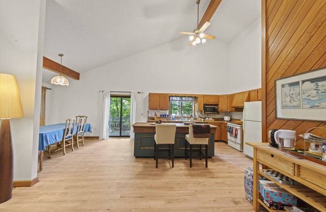 Spacious Home to Create Memories - access to Bay river and beaches