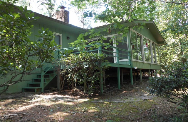 Spacious Home With Wifi, Garage, and BBQ on the Deck - Unit 0114 by Redawning
