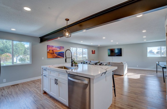 Spacious Home w/ Hot Tub, Ping Pong, Billiards, Air Hockey