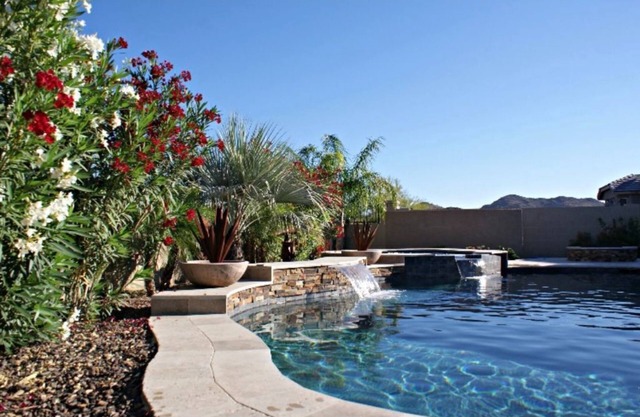 Spacious home w/heated pool, spa. Close to sport complexes