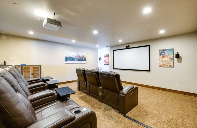 Spacious Home w/ Mtn View < 6 Mi to Park City!