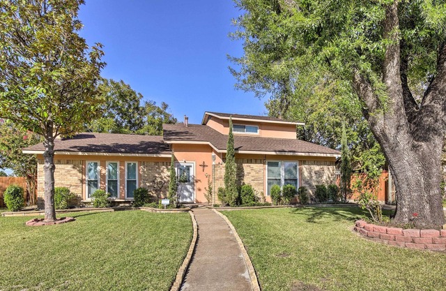 Spacious Home w/ Patio < 16 Mi to Dtwn Dallas