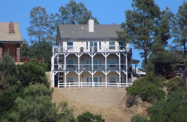 Spacious home with lake views, gourmet kitchen, WiFi, and so much more