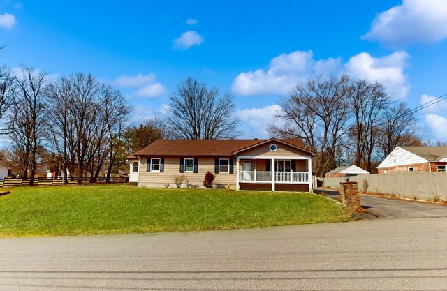 Spacious home with enormous yard & firepit - near trails, village center