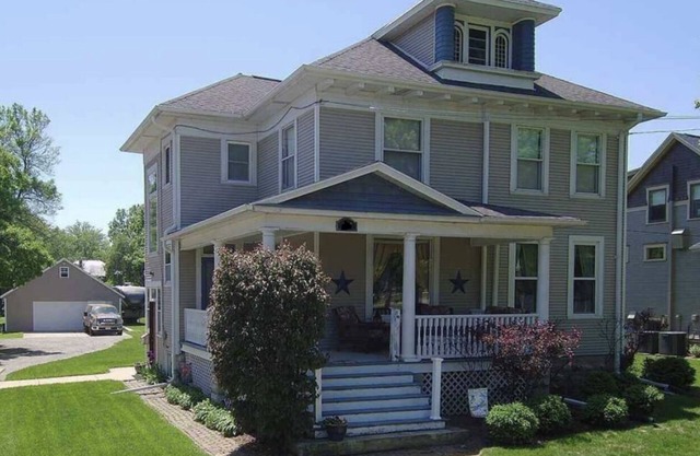 Spacious home with extras for your Air Venture week! Sleeps up to 10.