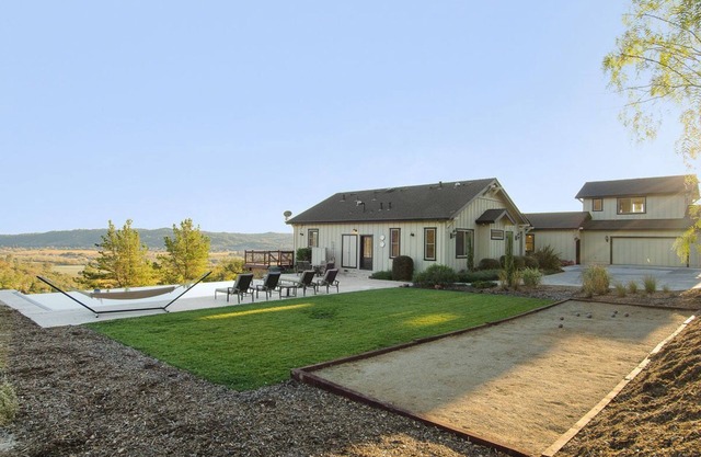 Geräumiges Haus mit toller Aussicht und neuem Infinity-Pool / Whirlpool !!