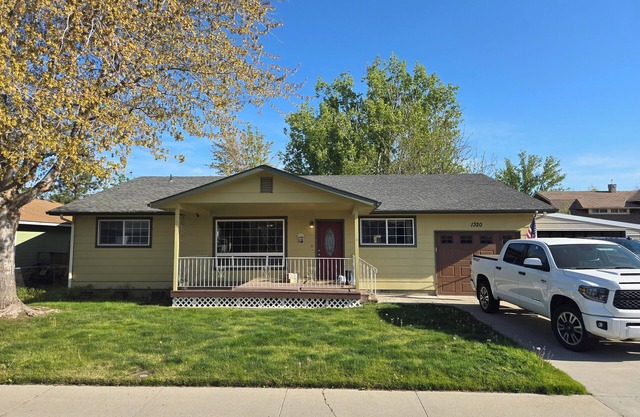 spacious home with huge kitchen in the heart of Emmett kid friendly