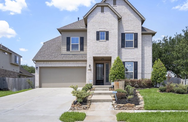Spacious 5BR house with theater room & home office