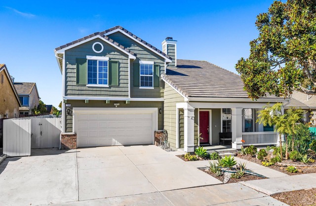 Spacious home with private yard & BBQ - 2 mi. from downtown