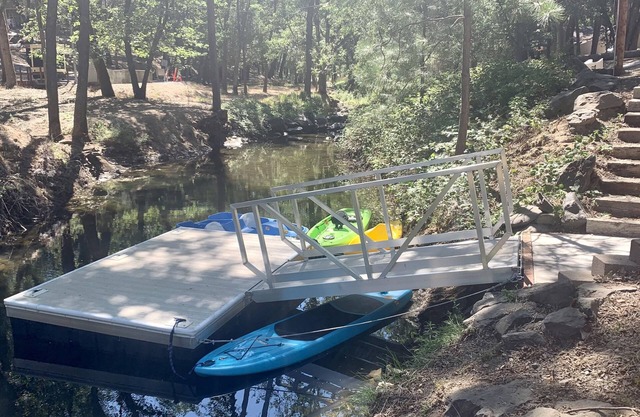 Spacious home with seasonal lake access. Pet friendly!
