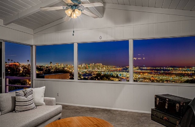Spacious Home with view of Downtown and the Beach