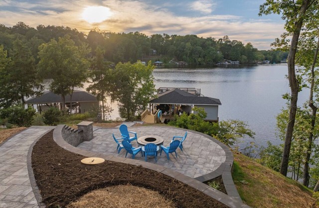 Spacious, Hot Tub, Great Dock, Deep Water, Game Room, Pet Friendly