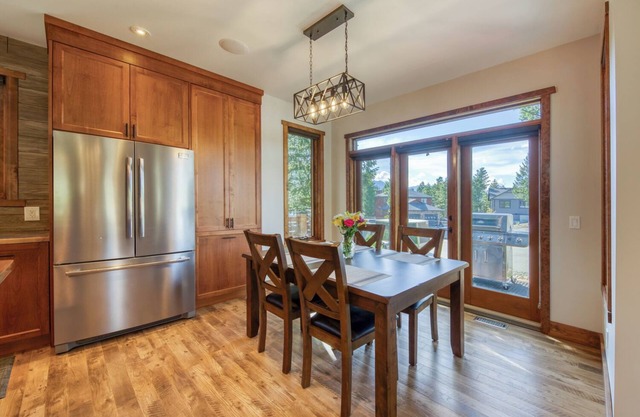 Spacious | Hot Tub | Pet-Friendly | Mountain Views | Fire Pit | Golf