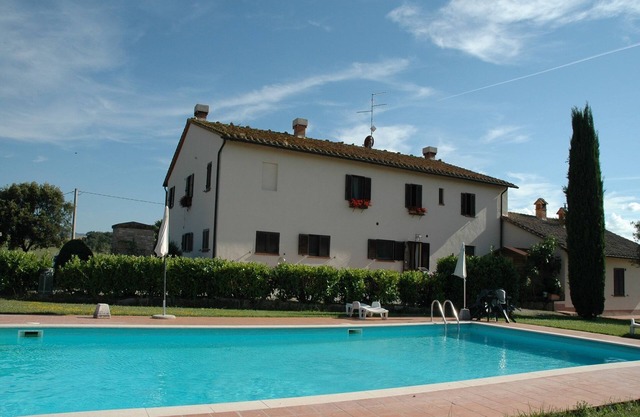 Geräumiger Bauernhof in Pienza mit Swimmingpool