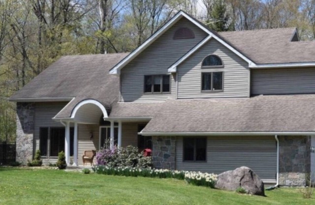 Spacious House near Lake and Snowmobile Trails