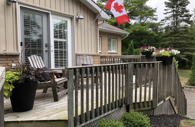 Spacious house only 5 minutes walk down to Ipperwash beach (All inclusive)