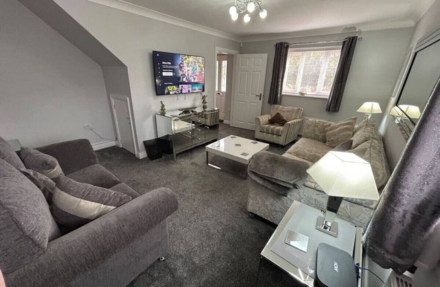 Spacious House To Accommodate 6