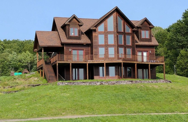 Spacious House with magnificent country views. Brand New Listing in August 2017