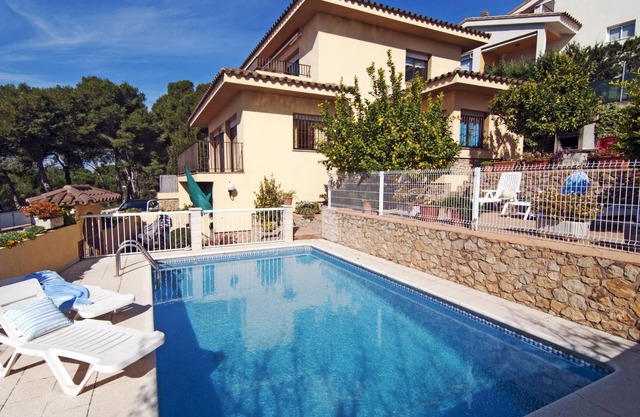 Geräumiges haus mit privatem pool und grill