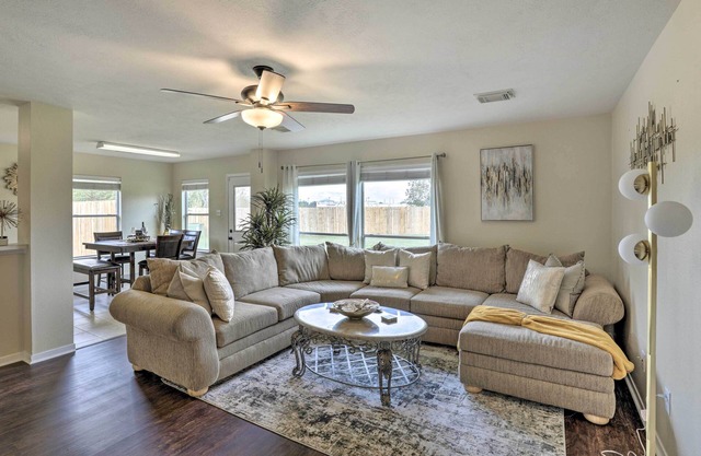 Spacious Houston Home ~ 22 Mi to Downtown!