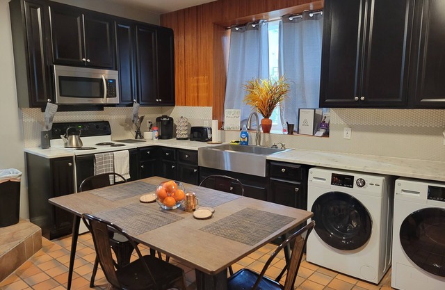 Spacious Industrial split level with private balcony