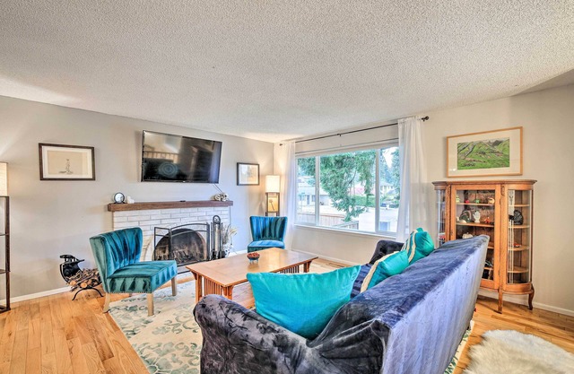 Spacious Kent Getaway w/ Yard, Deck + Grill!