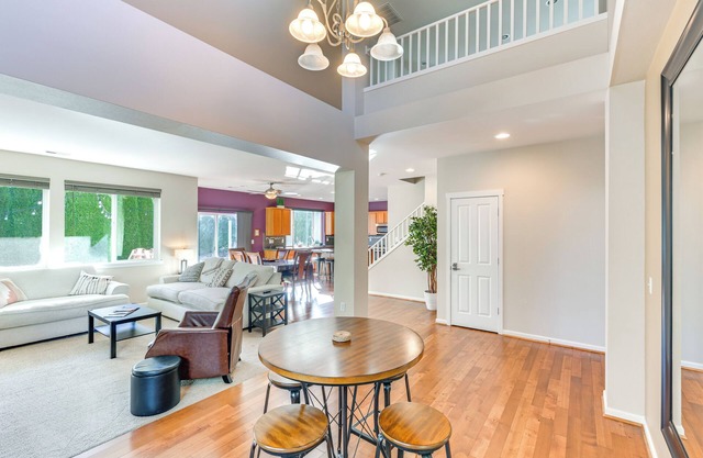 Spacious Kent Home Near SeaTac Airport w/ Patio