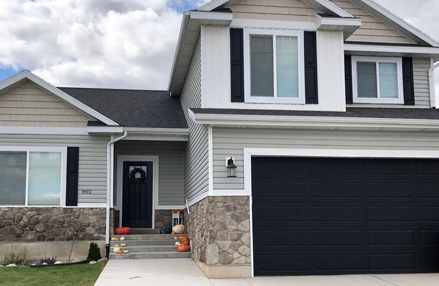Spacious Kid-friendly home in the heart of Venturesome Vernal