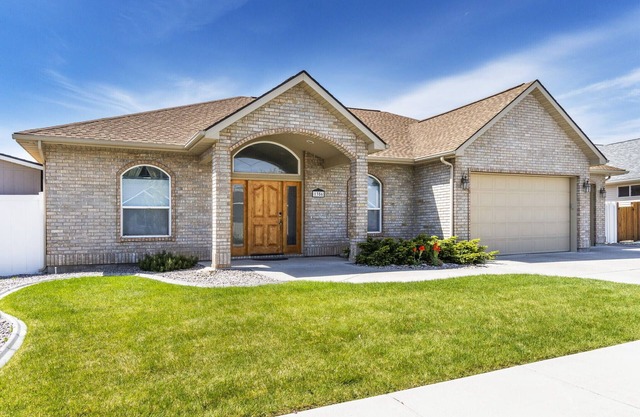 Spacious/King bed/bbq/Quality furnishings/Lg suite