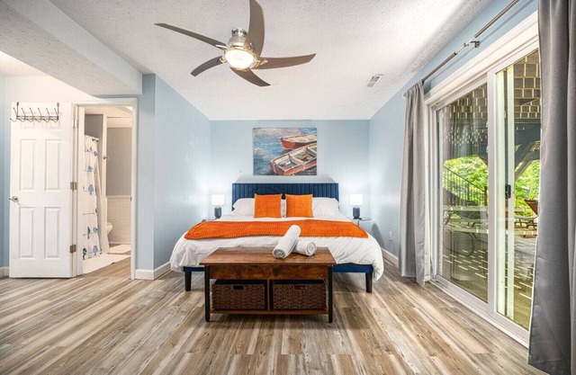 Spacious King Suite on Gull Lake