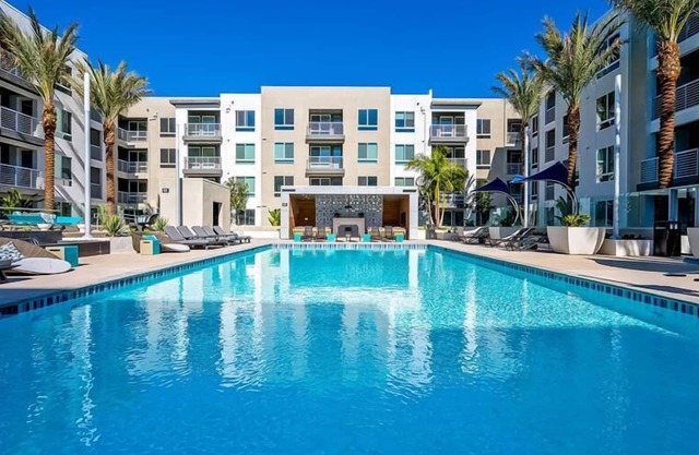Spacious LA 2BR | Stay nr Orange County Airport