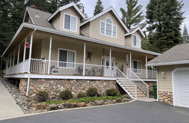 Spacious Lake Almanor West Getaway - Enjoy Everything the Lake Has to Offer