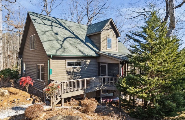 Spacious Lake Keowee Cabin with Boat Slip access