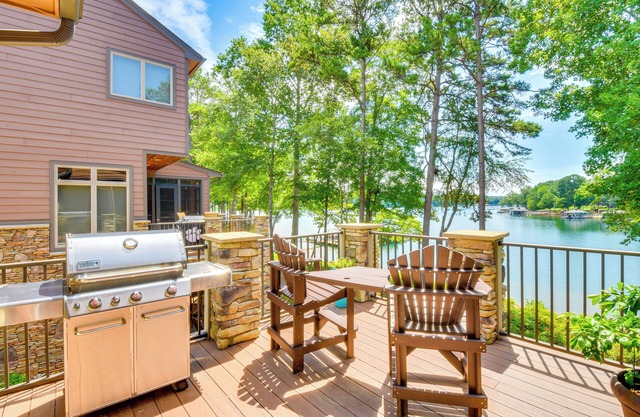 Spacious Lake Keowee Home: Boat Slip & Pool Access