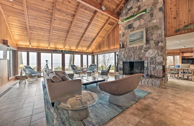Spacious Lake Leelanau Home on Lake Michigan!