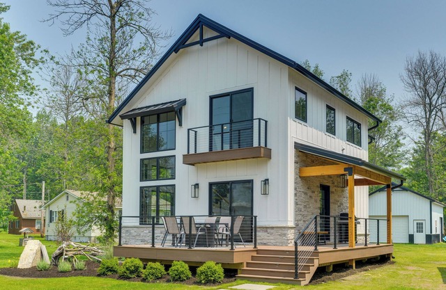Spacious Lake Ontario Getaway: Steps to Beach!