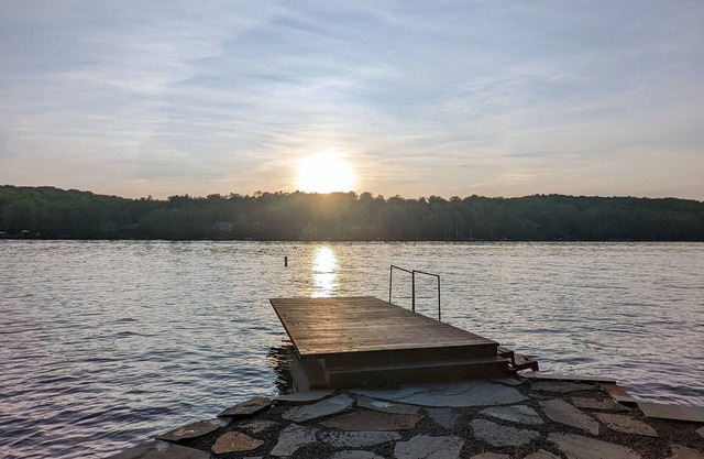 Spacious lakefront home w/ deck, firepit, and pergola in Hideout gated community