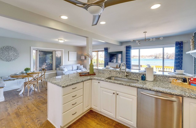 Spacious Lakefront Home in White Lake w/ Hot Tub!