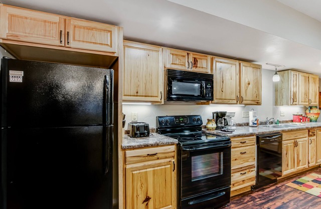 Spacious Lakefront Home with Dock - Water Views, Free Internet, Washer & Dryer
