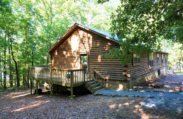 Geräumige Seeseite Log Home Retreat